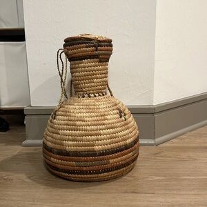 Basket with lid handwoven